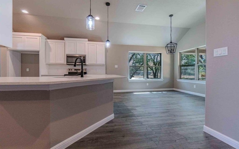 5806 N Lakeside Hills Court, Granbury, TX 76048, 3 Habitaciones Habitaciones , ,2 BañosBaños,Residential,En Venta,5806 N Lakeside Hills Court,0,21037706