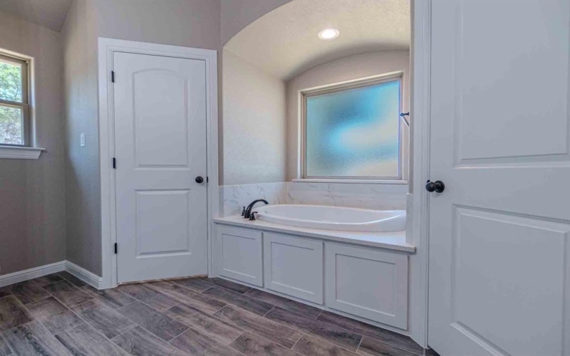 5806 N Lakeside Hills Court, Granbury, TX 76048, 3 Habitaciones Habitaciones , ,2 BañosBaños,Residential,En Venta,5806 N Lakeside Hills Court,0,21037706