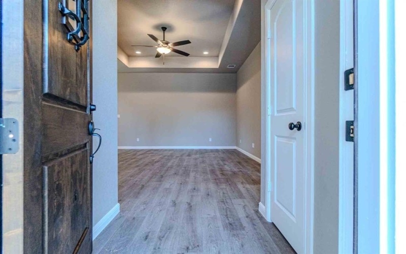 5806 N Lakeside Hills Court, Granbury, TX 76048, 3 Habitaciones Habitaciones , ,2 BañosBaños,Residential,En Venta,5806 N Lakeside Hills Court,0,21037706