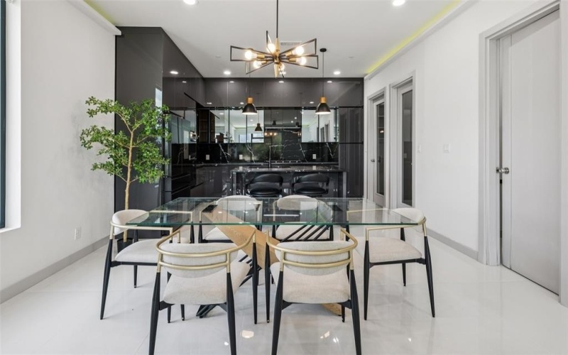 1880 Beaumont Street, Dallas, TX 75215, 4 Habitaciones Habitaciones , ,5 BañosBaños,Residential,En Venta,1880 Beaumont Street,0,21043858