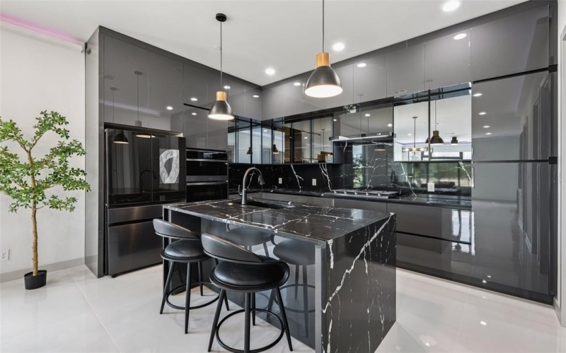 1880 Beaumont Street, Dallas, TX 75215, 4 Habitaciones Habitaciones , ,5 BañosBaños,Residential,En Venta,1880 Beaumont Street,0,21043858