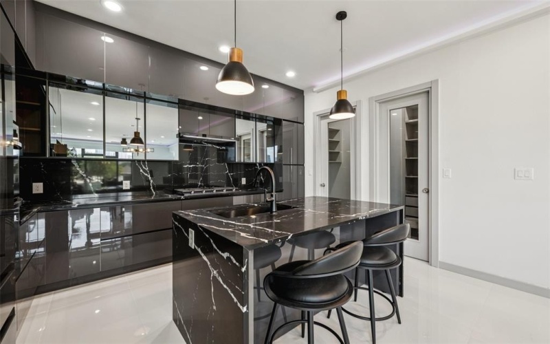 1880 Beaumont Street, Dallas, TX 75215, 4 Habitaciones Habitaciones , ,5 BañosBaños,Residential,En Venta,1880 Beaumont Street,0,21043858
