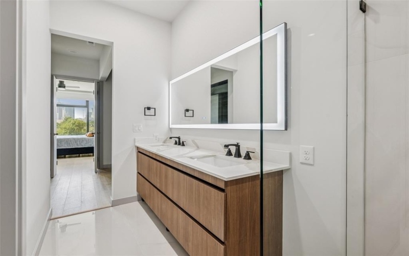 1880 Beaumont Street, Dallas, TX 75215, 4 Habitaciones Habitaciones , ,5 BañosBaños,Residential,En Venta,1880 Beaumont Street,0,21043858