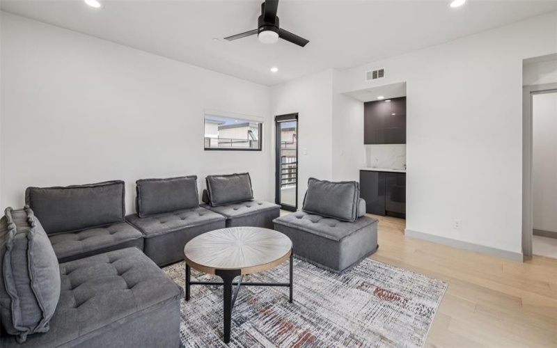 1880 Beaumont Street, Dallas, TX 75215, 4 Habitaciones Habitaciones , ,5 BañosBaños,Residential,En Venta,1880 Beaumont Street,0,21043858