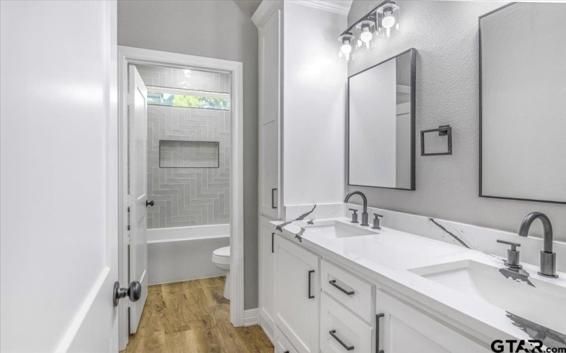 12260 Hackberry Hollow Dr, Tyler, TX 75706, 4 Bedrooms Bedrooms, ,2 BathroomsBathrooms,Residential,For Sale,12260 Hackberry Hollow Dr,0,25013266