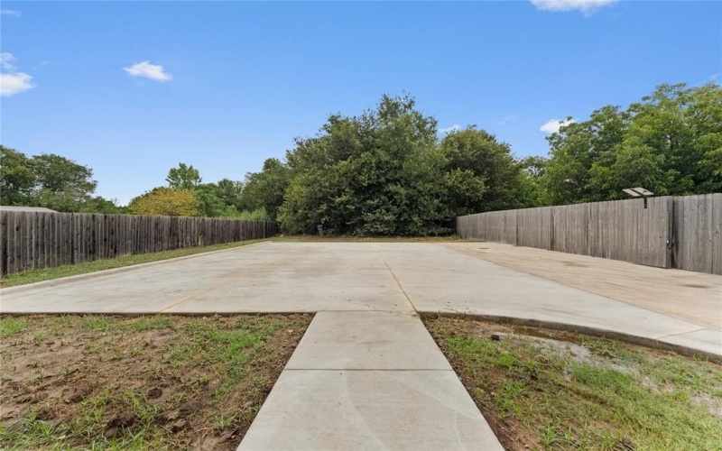 3516 S 4th Street, Waco, TX 76706, 4 Bedrooms Bedrooms, ,5 BathroomsBathrooms,Residential,For Sale,3516 S 4th Street,0,21020966