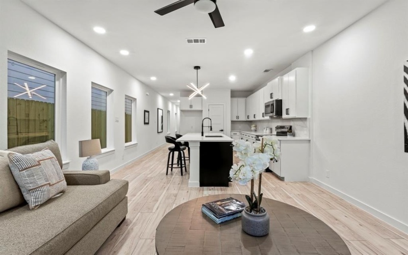 2232 Hooper Street, Dallas, TX 75215, 3 Bedrooms Bedrooms, ,2 BathroomsBathrooms,Residential,For Sale,2232 Hooper Street,0,21047878