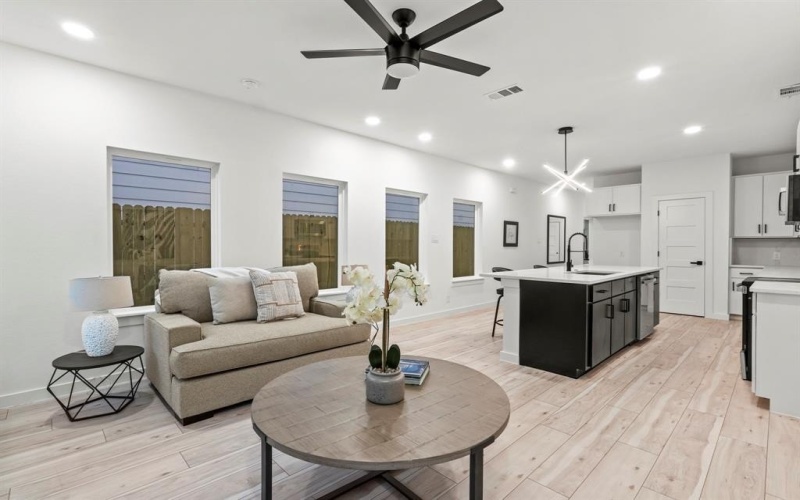 2232 Hooper Street, Dallas, TX 75215, 3 Bedrooms Bedrooms, ,2 BathroomsBathrooms,Residential,For Sale,2232 Hooper Street,0,21047878