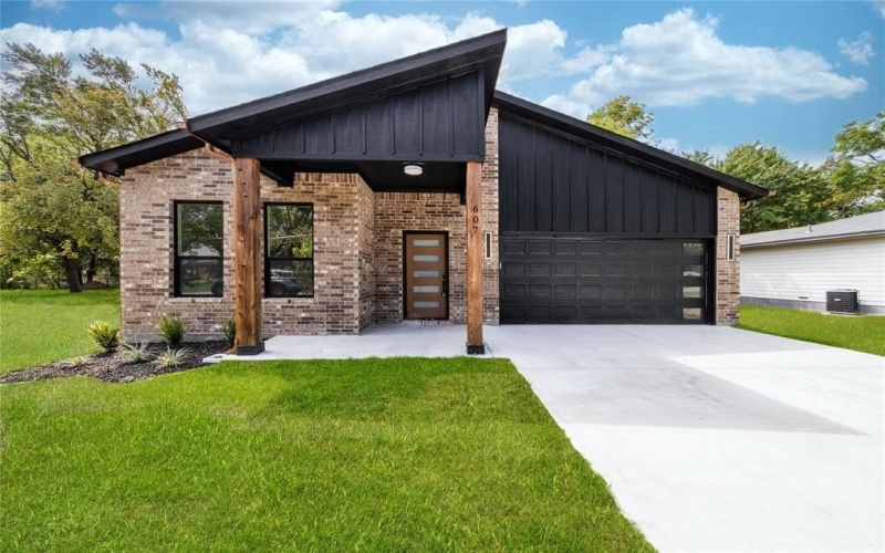607 W End, Terrell, TX 75160, 4 Bedrooms Bedrooms, ,2 BathroomsBathrooms,Residential,For Sale,607 W End,0,21048318