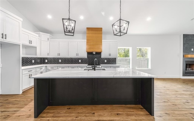 607 W End, Terrell, TX 75160, 4 Bedrooms Bedrooms, ,2 BathroomsBathrooms,Residential,For Sale,607 W End,0,21048318