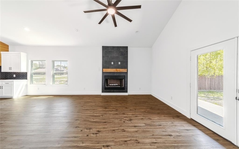 607 W End, Terrell, TX 75160, 4 Bedrooms Bedrooms, ,2 BathroomsBathrooms,Residential,For Sale,607 W End,0,21048318