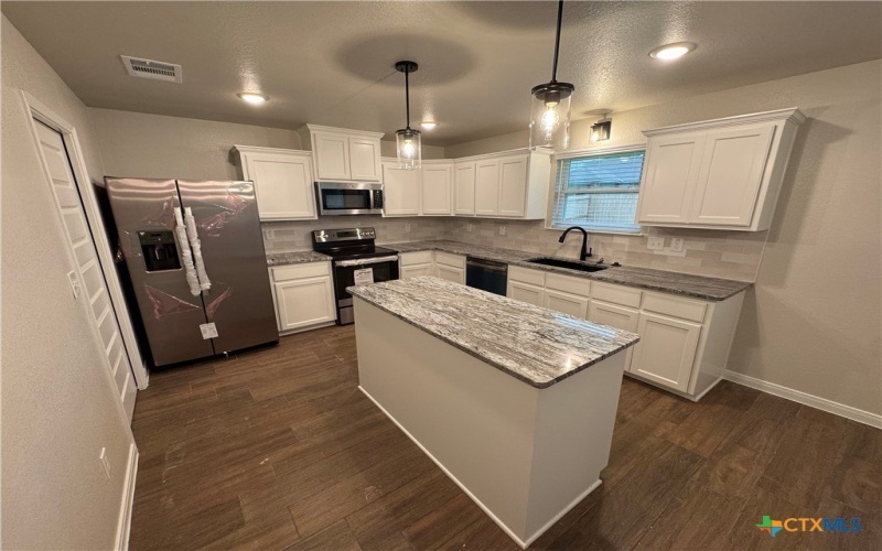 141 Atlas Avenue, Killeen, TX 76542, 4 Habitaciones Habitaciones , ,2 BañosBaños,Residential,En Venta,141 Atlas Avenue,0,591529