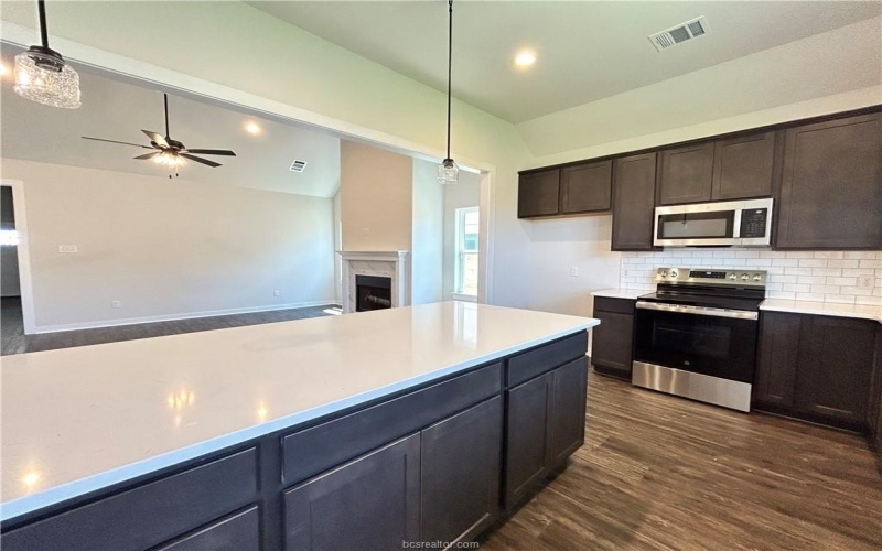 1937 Pinemont View Drive, Bryan, TX 77807, 3 Habitaciones Habitaciones , ,2 BañosBaños,Residential,En Venta,1937 Pinemont View Drive,0,25009544