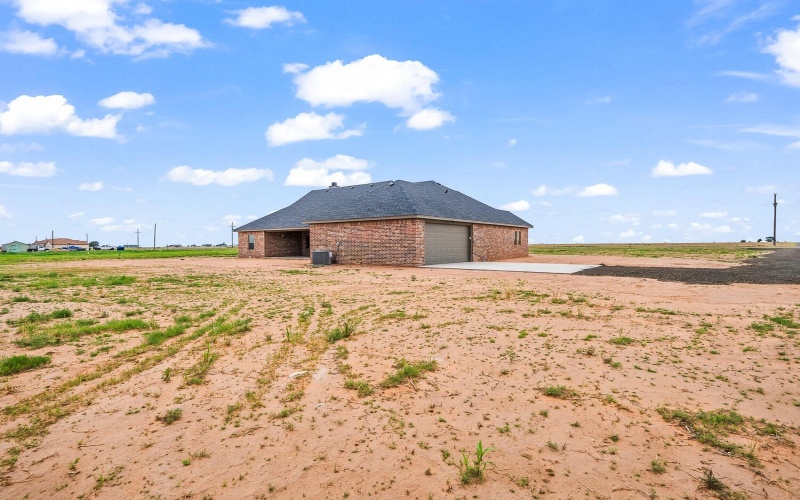 15706 N Farm To Market Rd 179, Shallowater, TX 79363, 3 Habitaciones Habitaciones , ,2 BañosBaños,Residential,En Venta,15706 N Farm To Market Rd 179,0,202559875
