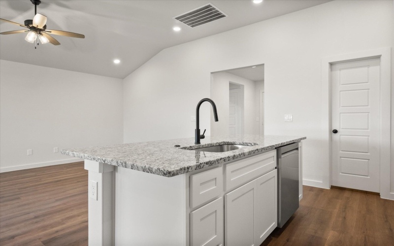 1625 N Clinton Avenue, Lubbock, TX 79416, 4 Bedrooms Bedrooms, ,2 BathroomsBathrooms,Residential,For Sale,1625 N Clinton Avenue,0,202559926