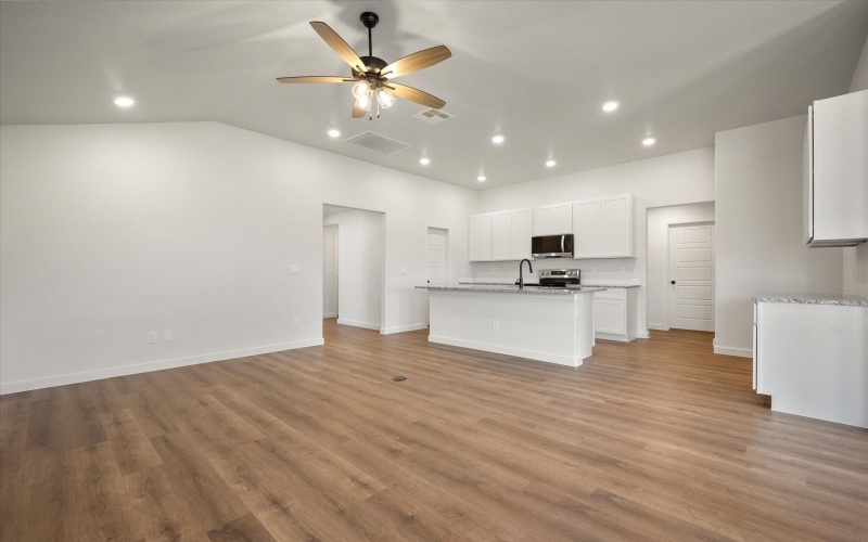1625 N Clinton Avenue, Lubbock, TX 79416, 4 Bedrooms Bedrooms, ,2 BathroomsBathrooms,Residential,For Sale,1625 N Clinton Avenue,0,202559926
