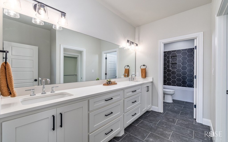 8421 Windmill Rd, Wall, TX 76905, 4 Bedrooms Bedrooms, ,3 BathroomsBathrooms,Residential,For Sale,8421 Windmill Rd,0,128898
