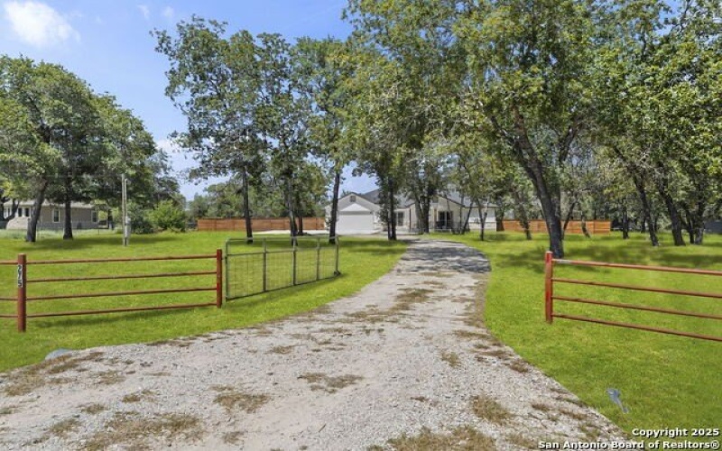 275 County Road 6866, Natalia, TX 78059, 4 Habitaciones Habitaciones , ,3 BañosBaños,Residential,En Venta,275 County Road 6866,0,1897525