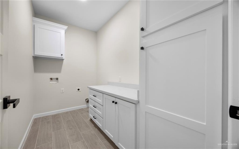 2736 E Pecos Road, Edinburg, TX 78542, 3 Bedrooms Bedrooms, ,2 BathroomsBathrooms,Residential,For Sale,2736 E Pecos Road,0,480020