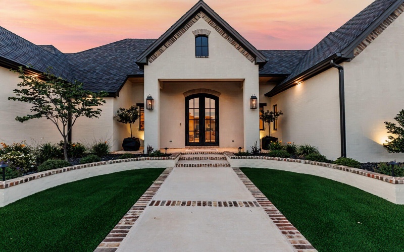 4004 104th Street, Lubbock, TX 79423, 4 Bedrooms Bedrooms, ,5 BathroomsBathrooms,Residential,For Sale,4004 104th Street,0,202559890