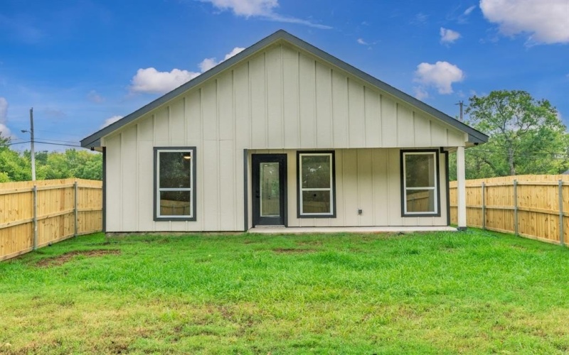 2208 Mill Street, Greenville, TX 75401, 3 Bedrooms Bedrooms, ,2 BathroomsBathrooms,Residential,For Sale,2208 Mill Street,0,21048641