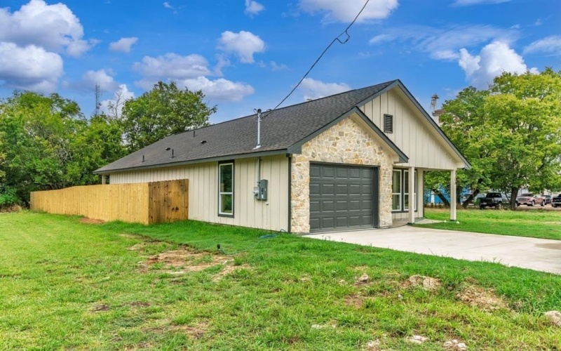 2208 Mill Street, Greenville, TX 75401, 3 Bedrooms Bedrooms, ,2 BathroomsBathrooms,Residential,For Sale,2208 Mill Street,0,21048641