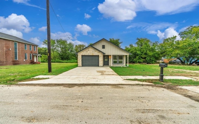 2208 Mill Street, Greenville, TX 75401, 3 Bedrooms Bedrooms, ,2 BathroomsBathrooms,Residential,For Sale,2208 Mill Street,0,21048641