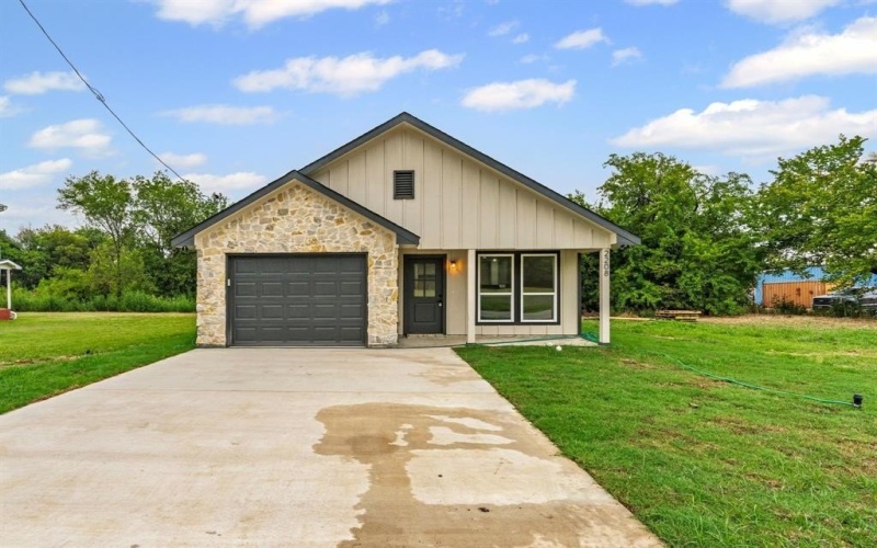 2208 Mill Street, Greenville, TX 75401, 3 Bedrooms Bedrooms, ,2 BathroomsBathrooms,Residential,For Sale,2208 Mill Street,0,21048641
