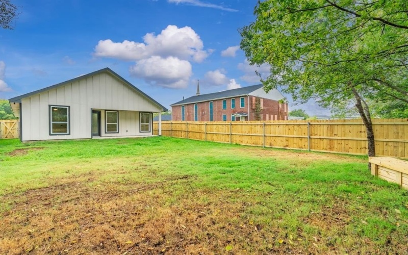 2208 Mill Street, Greenville, TX 75401, 3 Bedrooms Bedrooms, ,2 BathroomsBathrooms,Residential,For Sale,2208 Mill Street,0,21048641