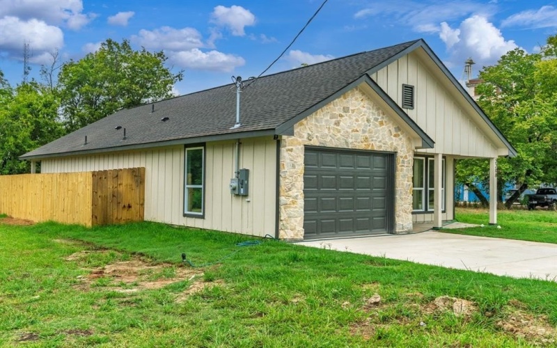 2208 Mill Street, Greenville, TX 75401, 3 Bedrooms Bedrooms, ,2 BathroomsBathrooms,Residential,For Sale,2208 Mill Street,0,21048641