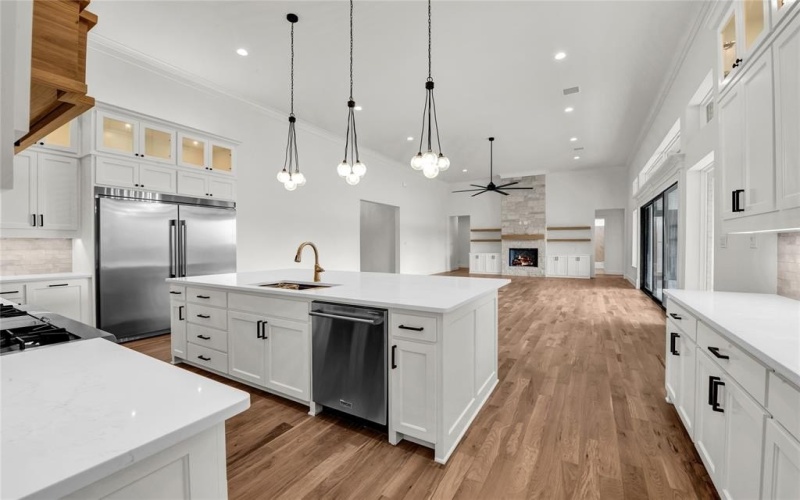 1035 Estancia Boulevard, Weatherford, TX 76088, 4 Bedrooms Bedrooms, ,3 BathroomsBathrooms,Residential,For Sale,1035 Estancia Boulevard,0,21049692