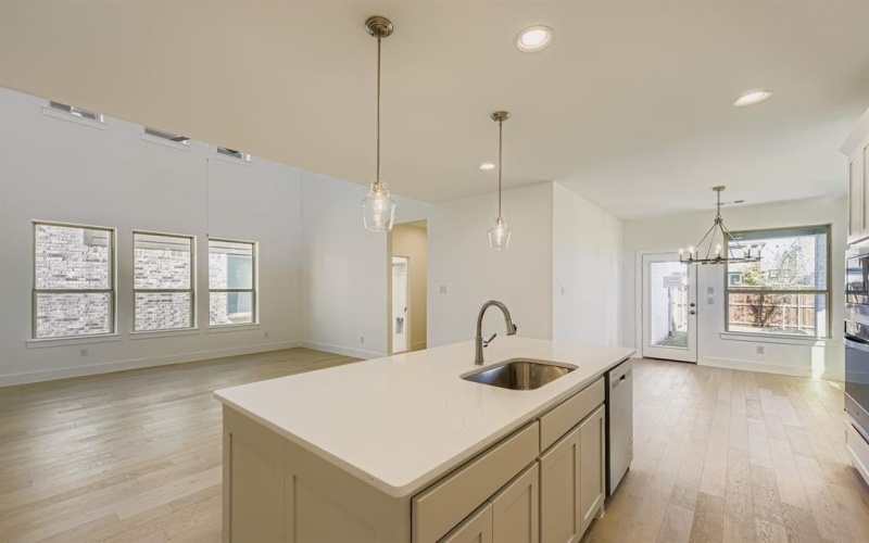 1724 Cornwall Avenue, Fort Worth, TX 76052, 4 Habitaciones Habitaciones , ,3 BañosBaños,Residential,En Venta,1724 Cornwall Avenue,0,21049837