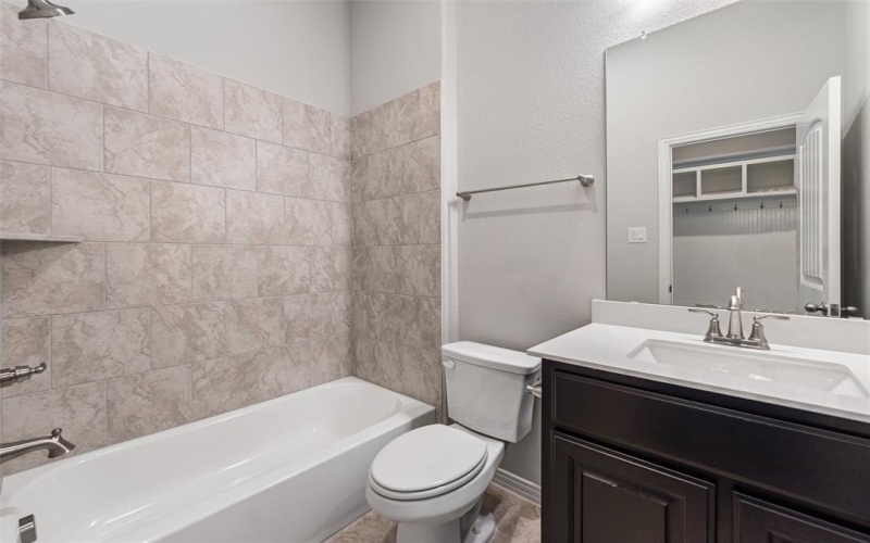 136 Oak Grove Way, Springtown, TX 76082, 4 Bedrooms Bedrooms, ,3 BathroomsBathrooms,Residential,For Sale,136 Oak Grove Way,0,21050157