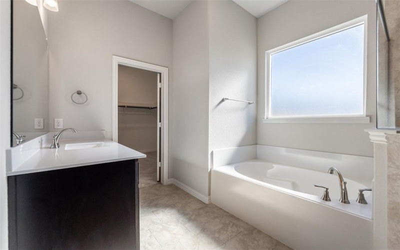 136 Oak Grove Way, Springtown, TX 76082, 4 Bedrooms Bedrooms, ,3 BathroomsBathrooms,Residential,For Sale,136 Oak Grove Way,0,21050157