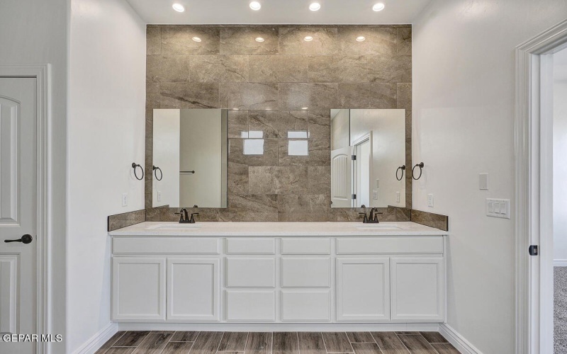 12865 Kingsbury Avenue, Horizon City, TX 79928, 4 Habitaciones Habitaciones , ,3 BañosBaños,Residential,En Venta,12865 Kingsbury Avenue,918683