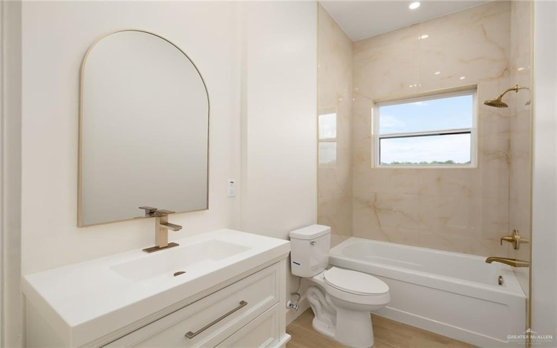 1215 E Chelsea Drive, Palmhurst, TX 78573, 3 Bedrooms Bedrooms, ,3 BathroomsBathrooms,Residential,For Sale,1215 E Chelsea Drive,0,478547