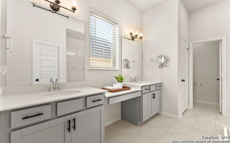 947 Blue Violet, New Braunfels, TX 78130, 4 Habitaciones Habitaciones , ,3 BañosBaños,Residential,En Venta,947 Blue Violet,0,1897877