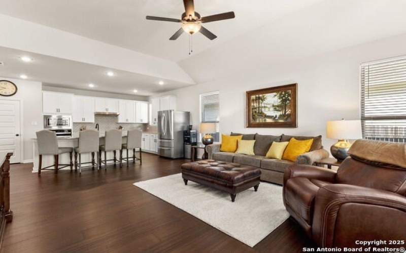 947 Blue Violet, New Braunfels, TX 78130, 4 Habitaciones Habitaciones , ,3 BañosBaños,Residential,En Venta,947 Blue Violet,0,1897877