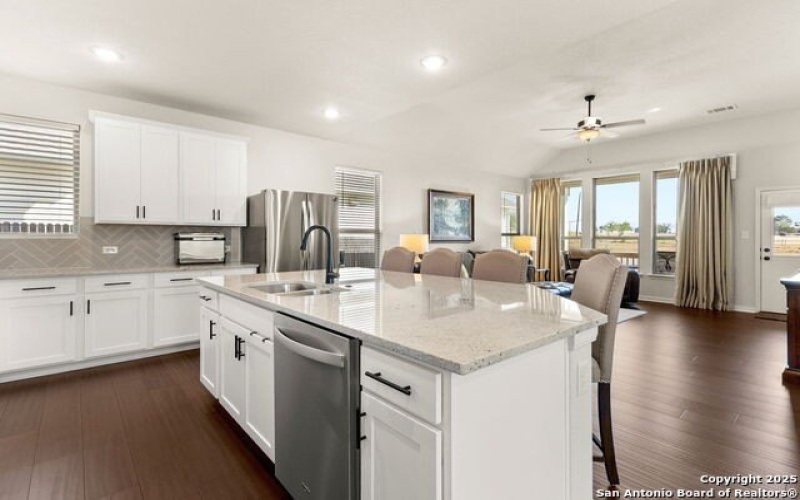 947 Blue Violet, New Braunfels, TX 78130, 4 Habitaciones Habitaciones , ,3 BañosBaños,Residential,En Venta,947 Blue Violet,0,1897877
