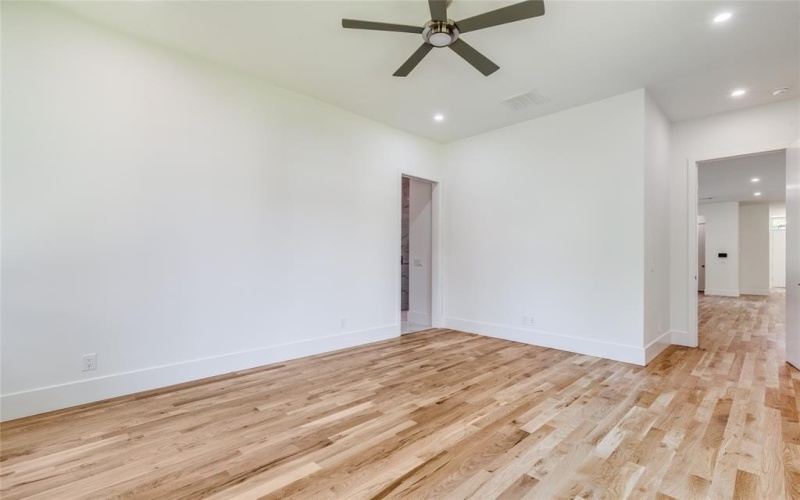 8806 Diceman Drive, Dallas, TX 75218, 4 Habitaciones Habitaciones , ,3 BañosBaños,Residential,En Venta,8806 Diceman Drive,0,20981286