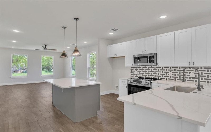 5921 Barkridge Drive, Granbury, TX 76048, 3 Bedrooms Bedrooms, ,2 BathroomsBathrooms,Residential,For Sale,5921 Barkridge Drive,0,21012115