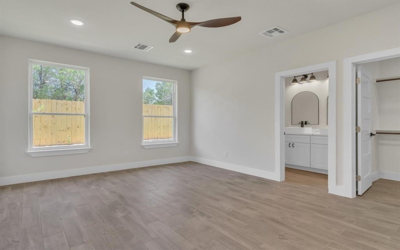 5921 Barkridge Drive, Granbury, TX 76048, 3 Bedrooms Bedrooms, ,2 BathroomsBathrooms,Residential,For Sale,5921 Barkridge Drive,0,21012115