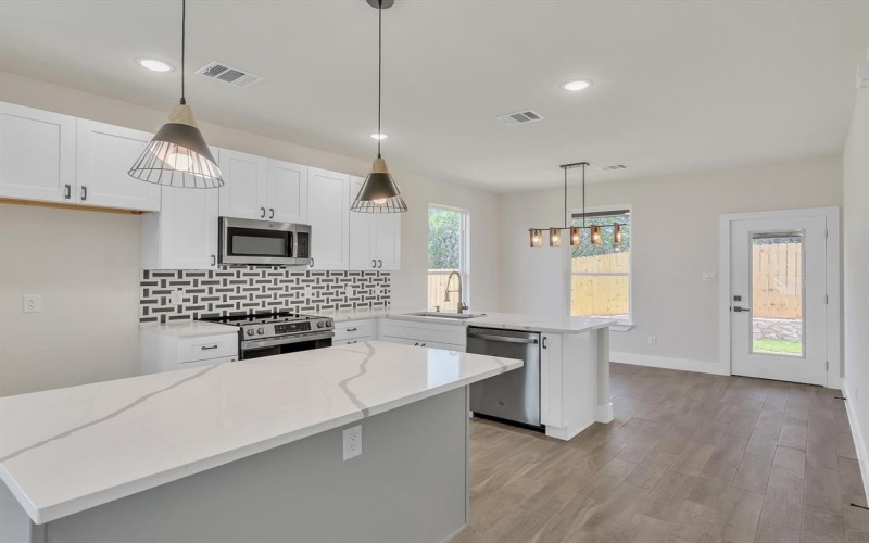 5921 Barkridge Drive, Granbury, TX 76048, 3 Bedrooms Bedrooms, ,2 BathroomsBathrooms,Residential,For Sale,5921 Barkridge Drive,0,21012115