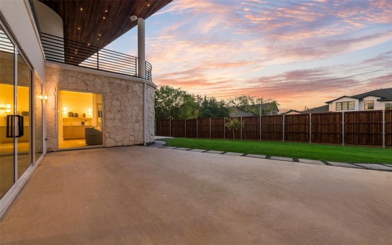 3904 Rochelle Drive, Dallas, TX 75220, 5 Bedrooms Bedrooms, ,6 BathroomsBathrooms,Residential,For Sale,3904 Rochelle Drive,0,21050334