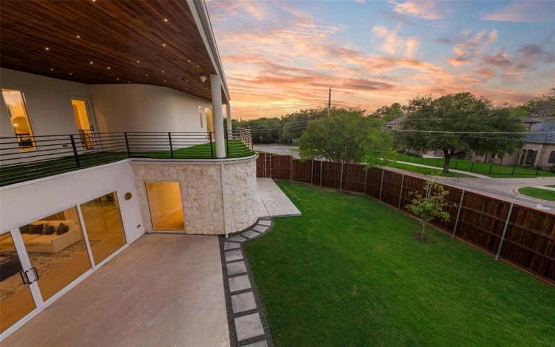 3904 Rochelle Drive, Dallas, TX 75220, 5 Bedrooms Bedrooms, ,6 BathroomsBathrooms,Residential,For Sale,3904 Rochelle Drive,0,21050334