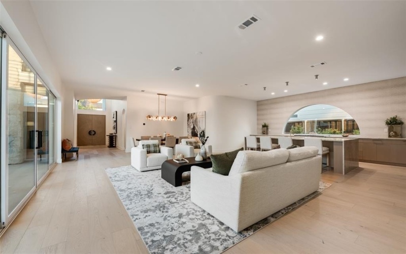 3904 Rochelle Drive, Dallas, TX 75220, 5 Bedrooms Bedrooms, ,6 BathroomsBathrooms,Residential,For Sale,3904 Rochelle Drive,0,21050334
