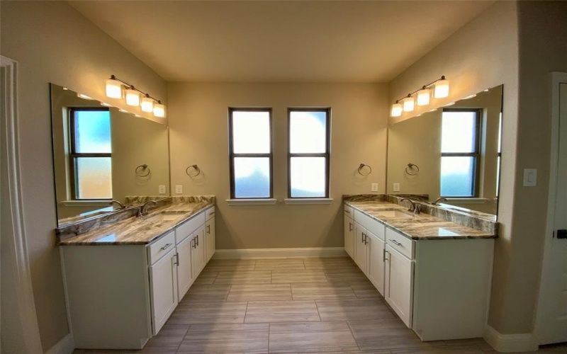 410 Aldred Street, Greenville, TX 75401, 5 Bedrooms Bedrooms, ,5 BathroomsBathrooms,Residential,For Sale,410 Aldred Street,0,21050370