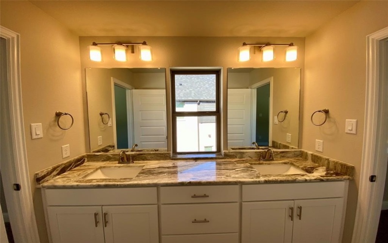 410 Aldred Street, Greenville, TX 75401, 5 Bedrooms Bedrooms, ,5 BathroomsBathrooms,Residential,For Sale,410 Aldred Street,0,21050370