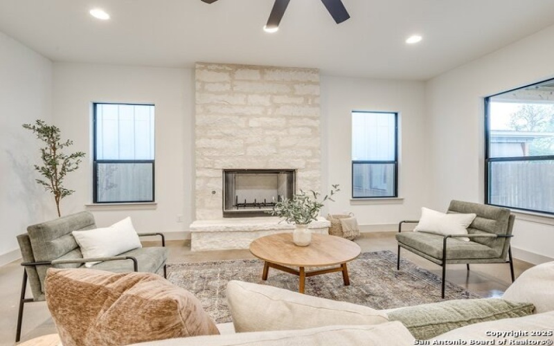 605 Graham, Boerne, TX 78006, 5 Bedrooms Bedrooms, ,3 BathroomsBathrooms,Residential,For Sale,605 Graham,0,1855682