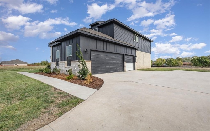 180 Crystal Lake Lane, Red Oak, TX 75154, 4 Bedrooms Bedrooms, ,3 BathroomsBathrooms,Residential,For Sale,180 Crystal Lake Lane,0,21052460